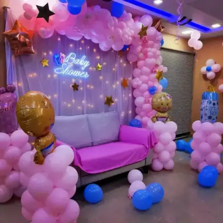 Mom to be photo lounge balloon decoration, Gurugram