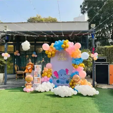 Outdoor jungle theme balloon ring for kids party, Gurugram